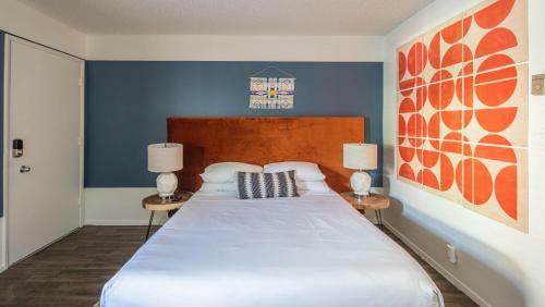 Wanderjaunt -- Classic Downtown Phoenix Apartments