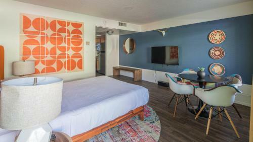 Wanderjaunt -- Classic Downtown Phoenix Apartments