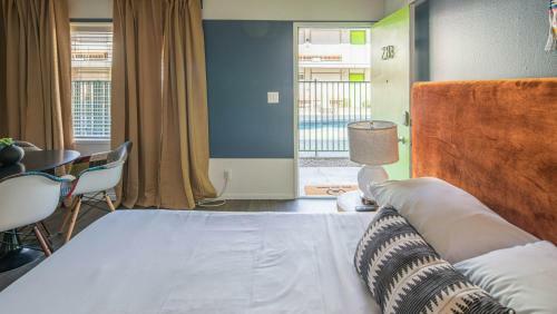 Wanderjaunt -- Classic Downtown Phoenix Apartments