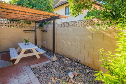 Sleek 2br Townhome | Central Phx By Wanderjaunt