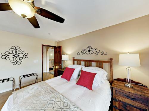 Inviting Central Scottsdale Stunner Home