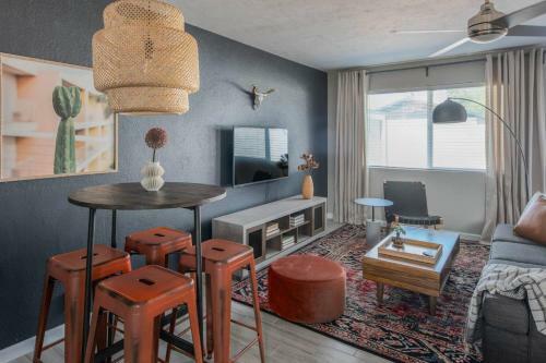 Sleek 2br Phoenix Townhome By Wanderjaunt