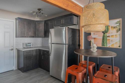 Sleek 2br Phoenix Townhome By Wanderjaunt