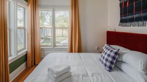 Cozy 2br Home Near Roosevelt Row By Wanderjaunt