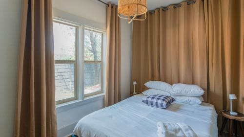 Cozy 2br Home Near Roosevelt Row By Wanderjaunt