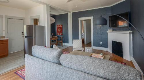 Cozy 2br Home Near Roosevelt Row By Wanderjaunt