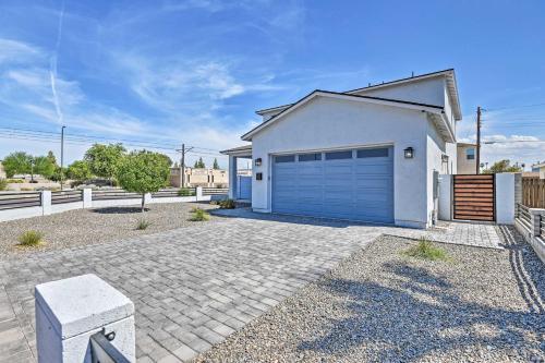 Upscale Phoenix Home With Backyard, Near Golf!