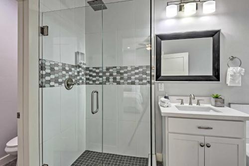 Upscale Phoenix Home With Backyard, Near Golf!