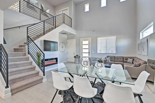 Upscale Phoenix Home With Backyard, Near Golf!