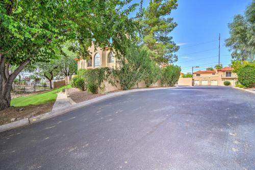 Grand Phx Townhome With Central Location, Pool Access