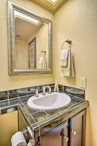Grand Phx Townhome With Central Location, Pool Access