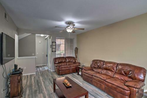 North Phoenix Townhome With Balcony, Pool Access