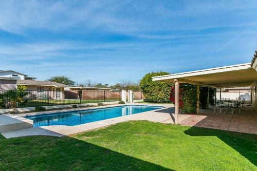 North Phoenix 6 Bdrm W Guest House And Htd Pool
