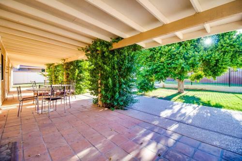 North Phoenix 6 Bdrm W Guest House And Htd Pool