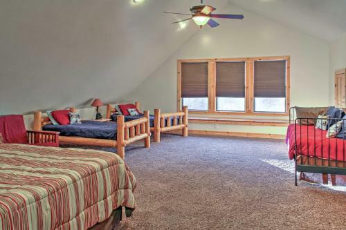 Rustic Lakeside Cabin On 3 Acres With Nature Views!