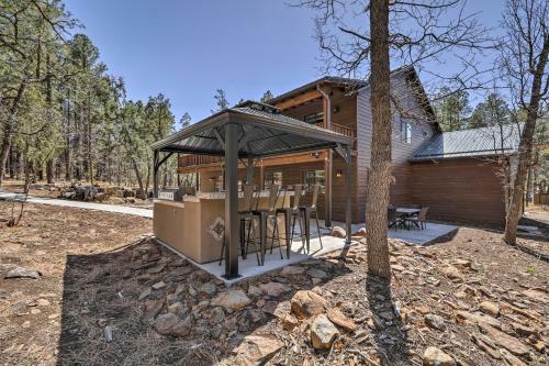 Spacious Pinetop-lakeside Home With Hot Tub On 1 Acre