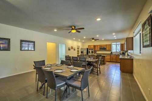 Spacious Pinetop-lakeside Home With Hot Tub On 1 Acre