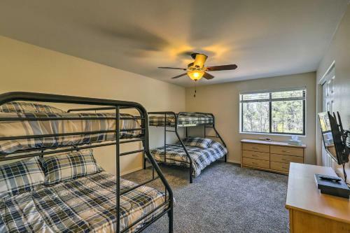 Spacious Pinetop-lakeside Home With Hot Tub On 1 Acre