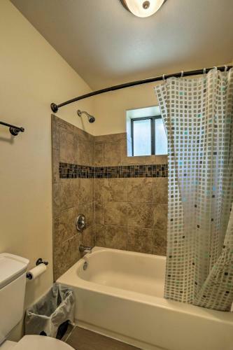Spacious Pinetop-lakeside Home With Hot Tub On 1 Acre