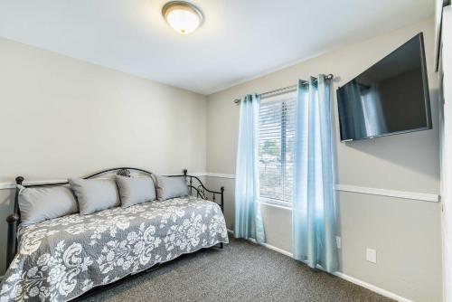 Modern Getaway With Pool About 2 Mi To Kierland Commons!