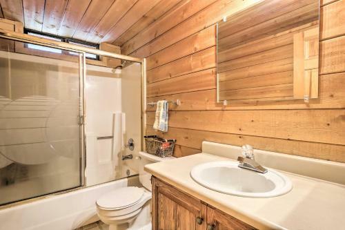 Pet-friendly Cabin With Bbq - 7 Mi To Show Low Lake!