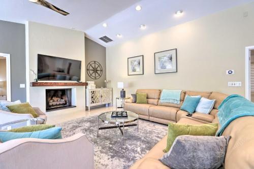 Bright Scottsdale Home - Lounge And Cook Poolside!