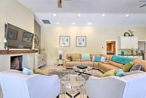 Bright Scottsdale Home - Lounge And Cook Poolside!