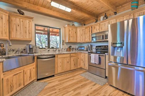 Rugged Rim Country Cabin With Luxury Interior!