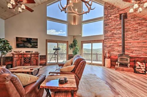 Rugged Rim Country Cabin With Luxury Interior!