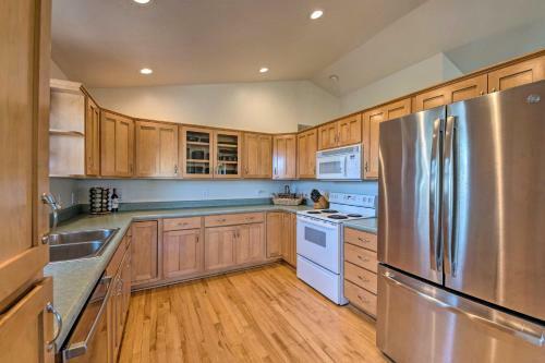 Hilltop Haven With Deck And Natl Forest Views!