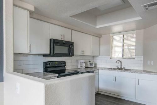 Wanderjaunt - Phoenix Country Club Apartments