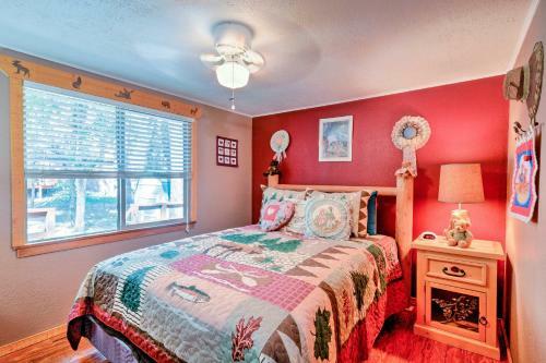 Cozy Cabin With AC And Deck, 5 Mi To Downtown Prescott
