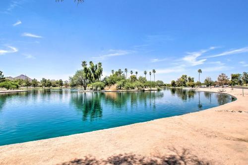 Scottsdale Townhome, Walk To Trolley And Lake!