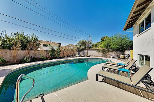 Chic Remodeled Haven With Private Pool & Game Room Home