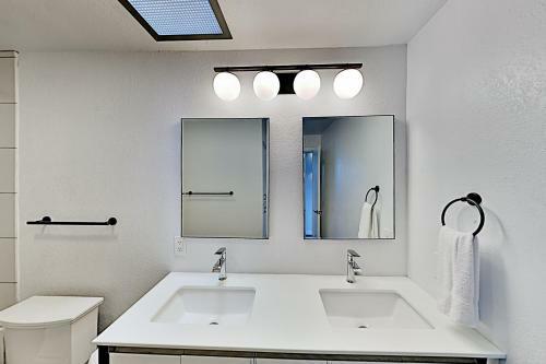 Chic Remodeled Haven With Private Pool & Game Room Home
