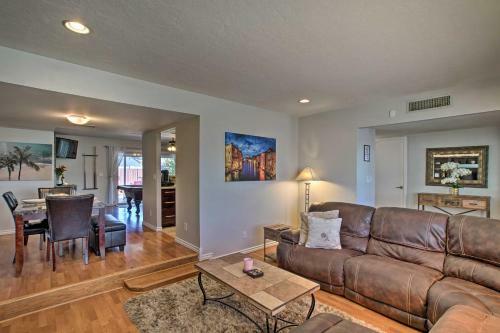 Modern, Central Scottsdale Pad Golf And Relax!