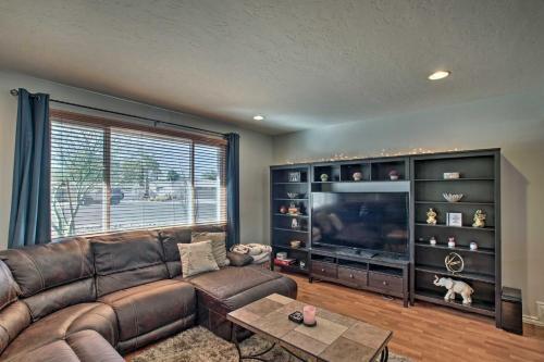 Modern, Central Scottsdale Pad Golf And Relax!