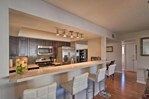 Modern, Central Scottsdale Pad Golf And Relax!
