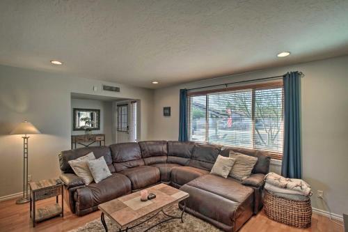 Modern, Central Scottsdale Pad Golf And Relax!