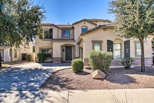 Spacious Desert Oasis With Pool And Game Room!