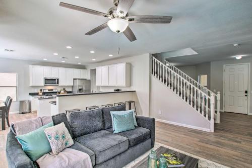 Spacious Desert Oasis With Pool And Game Room!