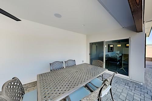 Brand-new Home - Private Pool, Hot Tub, 2 Firepits Home