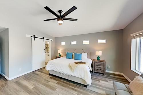 Brand-new Home - Private Pool, Hot Tub, 2 Firepits Home