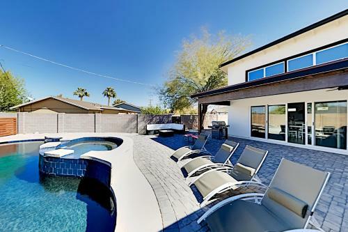 Brand-new Home - Private Pool, Hot Tub, 2 Firepits Home