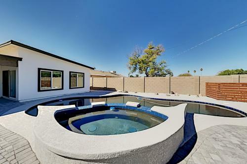 Brand-new Home - Private Pool, Hot Tub, 2 Firepits Home