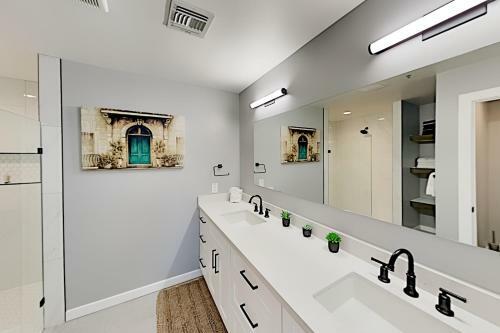 Brand-new Home - Private Pool, Hot Tub, 2 Firepits Home