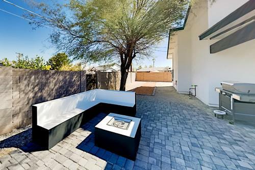 Brand-new Home - Private Pool, Hot Tub, 2 Firepits Home