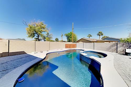 Brand-new Home - Private Pool, Hot Tub, 2 Firepits Home