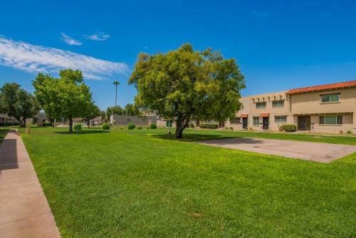 Spacious Scottsdale Townhome By Wanderjaunt