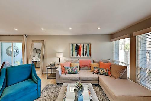 Freshly Updated Old Town Getaway With Pool & Patio Townhouse
